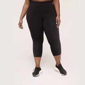 NWT Lane Bryant LIVI Plus Cropped Power Legging Size 18/20